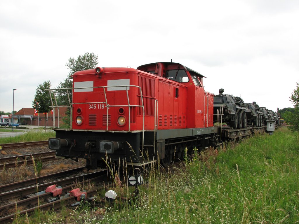 Lok der Baureihe V60 der EGP am 18.06.2009 im Bahnhof Hagenow Stadt mit einer bergabe.