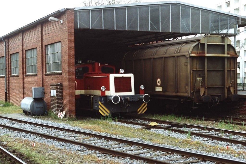 Lok D10 der Bentheimer Eisenbahn AG auf Bahnhof Nordhorn am 22-4-2000. Bild und scan: Date Jan de Vries.