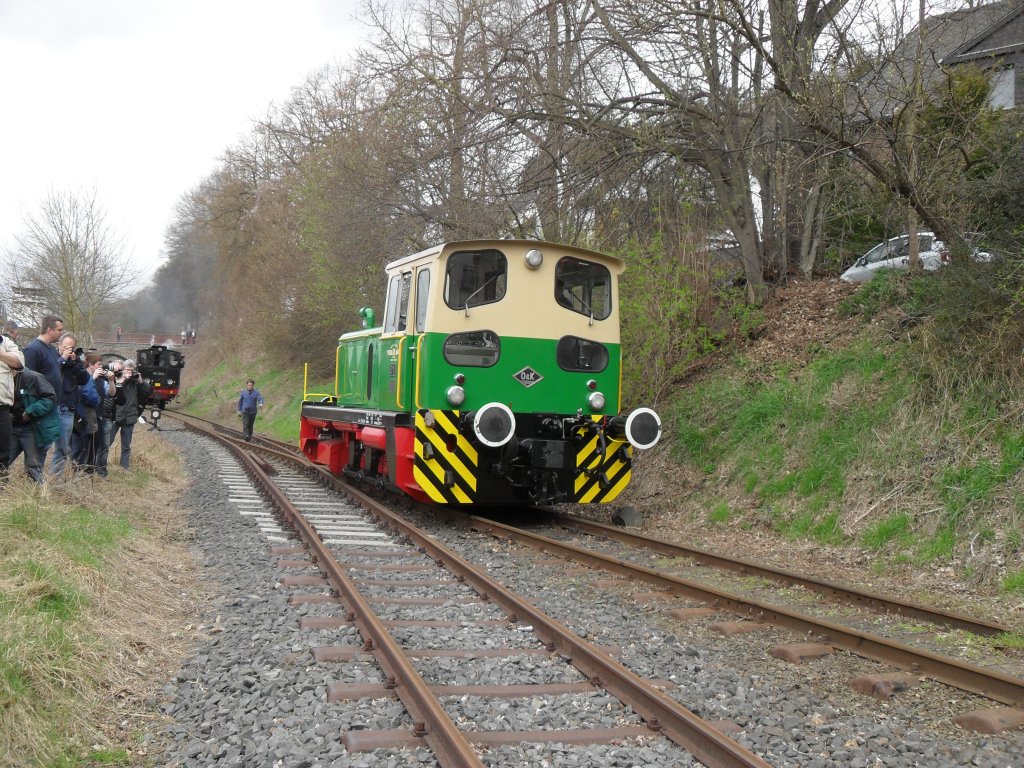Lok D1,der Brohltalbahn,die am 3.4.10 von allen Fotografen bewundert wurde.