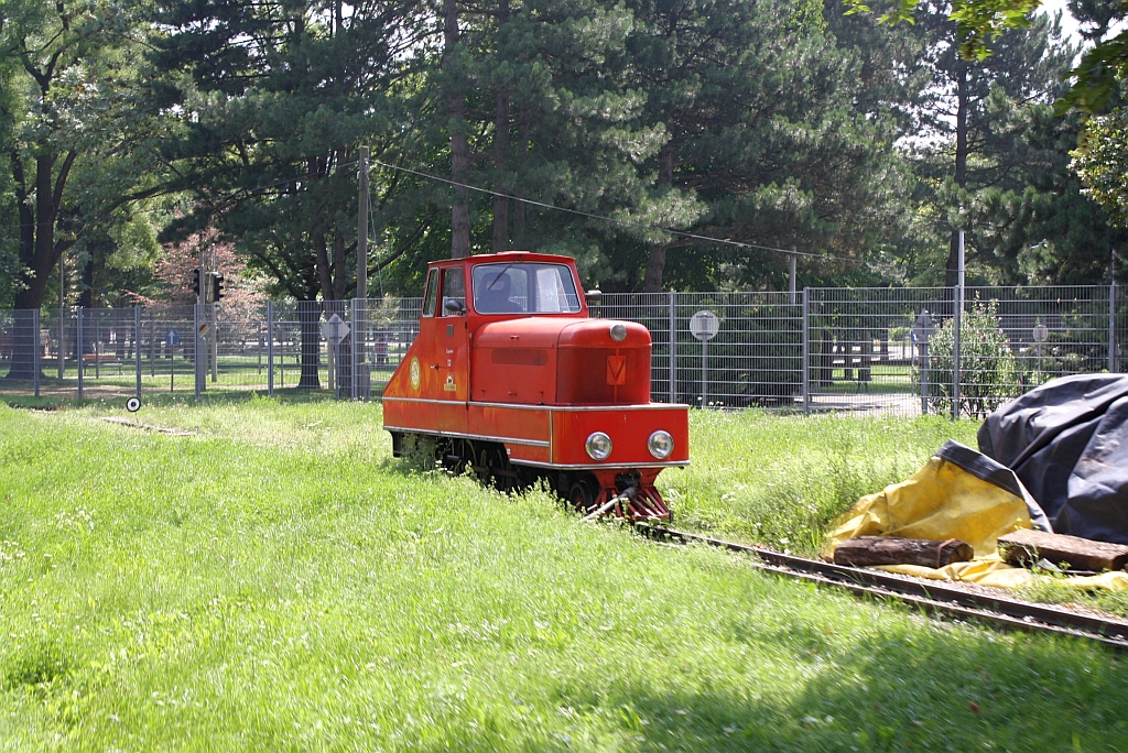 Lok D2 am 07.August 2011 im Betriebsgelnde der wiener Liliputbahn bei der Hst. Prater. (EXIF-Datum ist falsch, da bei Zeitumstellung falsches Datum eingestellt) 
