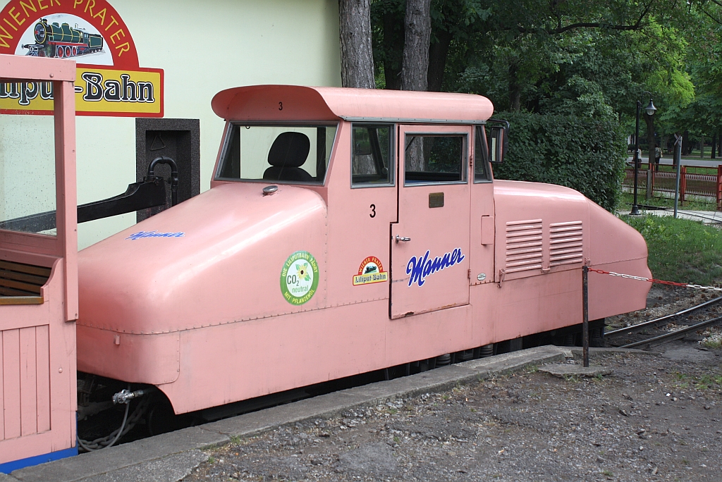 Lok D3 der wiener Liliputbahn am 24.Mai 2011 in der Hst. Prater.
