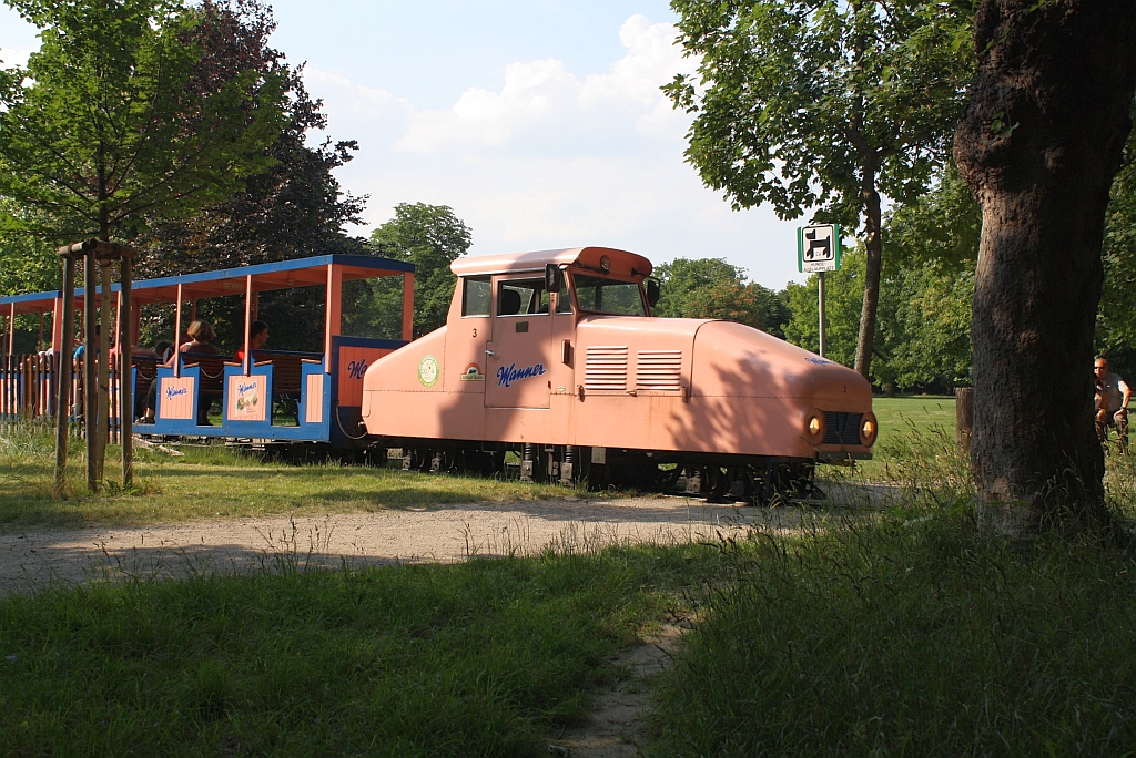 Lok D3 der wiener Liliputbahn am 07.Juli 2013 bei der Hst. Rotunde.