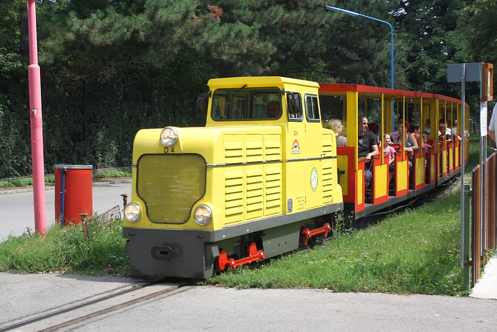 Lok D4 der wiener Liliputbahn am 07.August 2011 bei der Hst. Luftburg in Richtung Prater fahrend. (EXIF-Datum ist falsch, da bei Zeitumstellung falsches Datum eingestellt)

