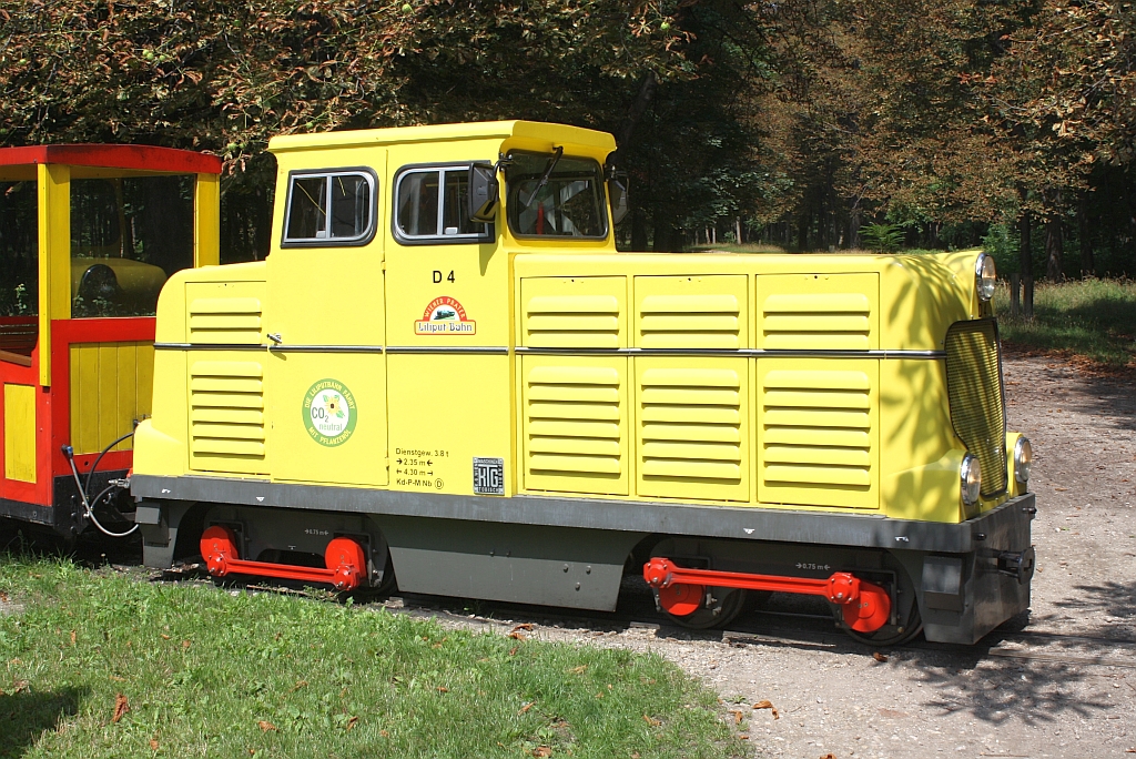 Lok D4 der wiener Liliputbahn bei der Ausfahrt aus der Hst. Station am 07.August 2011. (EXIF-Datum ist falsch, da bei Zeitumstellung falsches Datum eingestellt) 
