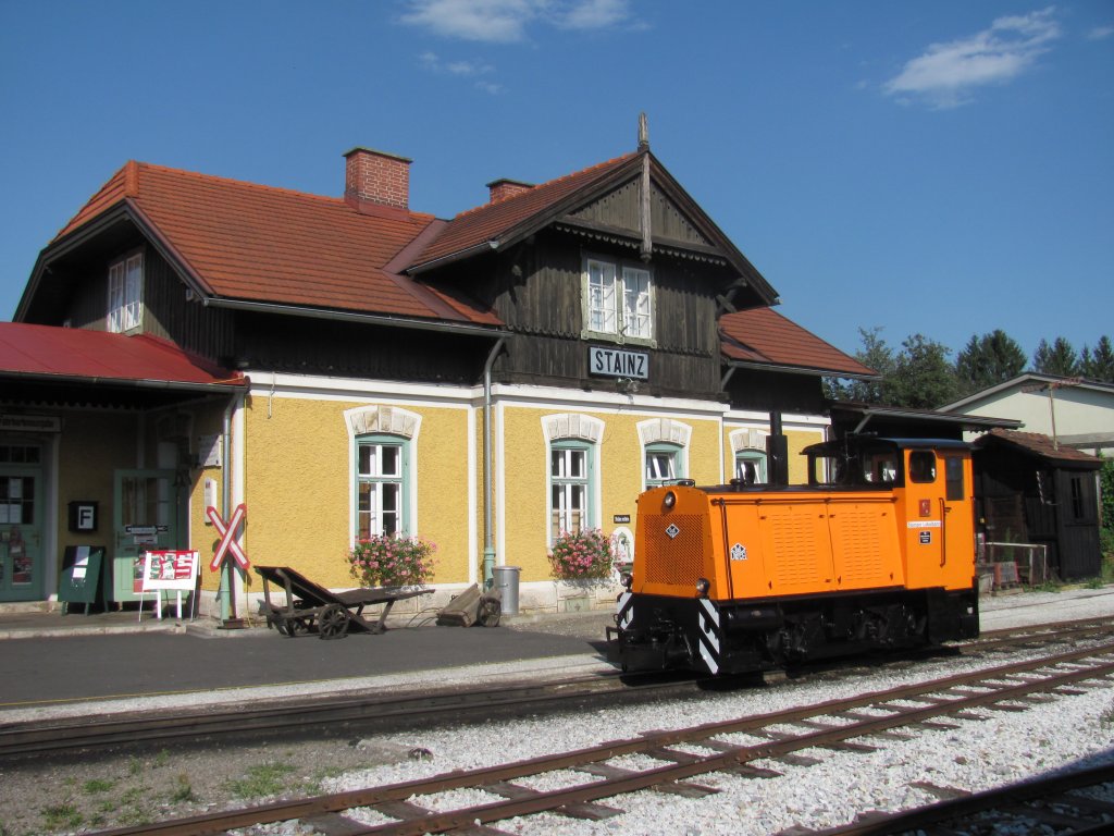 Lok D6 erstrahlt in neuem Glanz .Bahnhof Stainz  8.07.2012