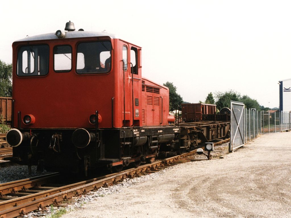 Lok I (Jung, 12991/1957, R 30 C, ex „Edewecht II“ Kleinbahn Bad Zwischenahn - Edewechterdamm) der Ahaus-Alsttter Eisenbahn GmbH in Alsttte am 14-7-1997. Bild und scan: Date Jan de Vries.