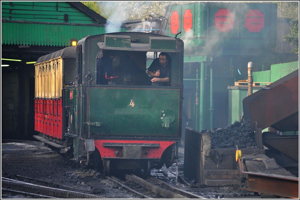 Lok Nr 4 macht sich bereit im Depot Llanberis. (06.09.2012)
