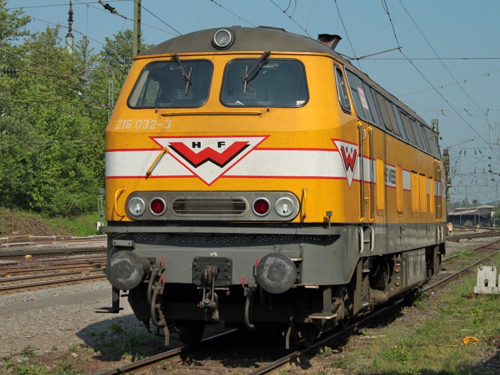 Lok Nr.6 von Wiebe, 216 032-3 steht am 30.04.2011 in Aachen West.