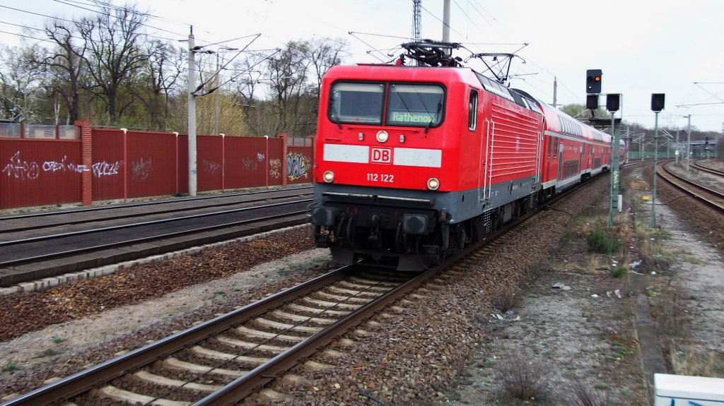 Lok Nummer 112 122 Mit RE 2 einfahrt Rathenow am 4.3.2011