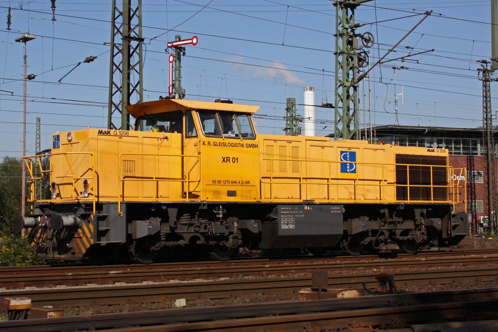 Lok XR 01 der Xaver Rivel Gleisbau am 11.10.10 als Lz in Oberhausen-West 