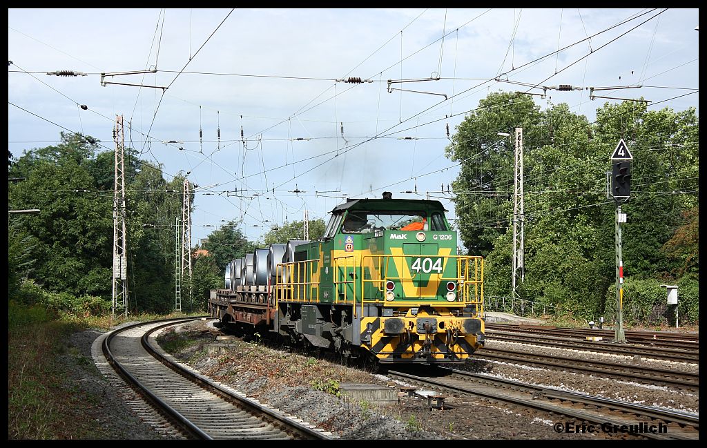 Lok404 mit einem Stahlzug am 28.08.2012 in Bochum Nord.
