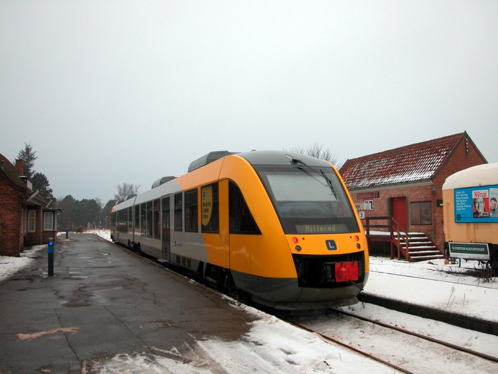 Lokalbanen Triebzug (LINT 41) Tisvildeleje am 15. Dezember 2012. - Tisvildeleje ist der Endbahnhof der Bahnlinie Hillerd - Helsinge - Tisvildeleje, einer der beiden Strecken der ehemaligen Privatbahngesellschaft GDS, Gribskovbanen.