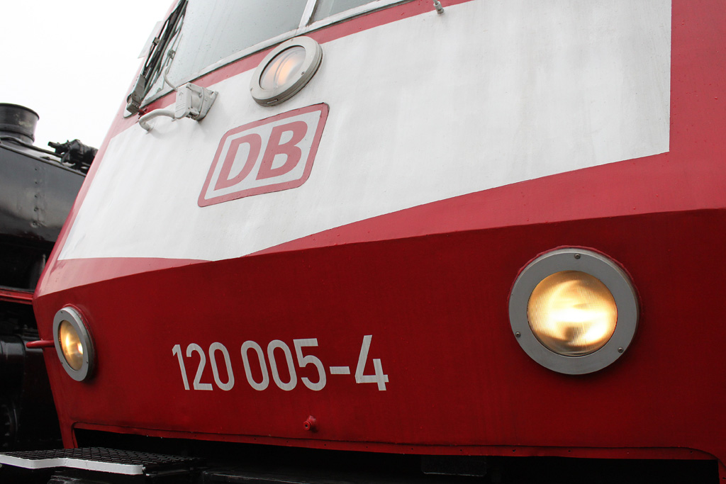 Lokfront von 120 005 am 14.4.12 in Bochum-Dahlhausen.