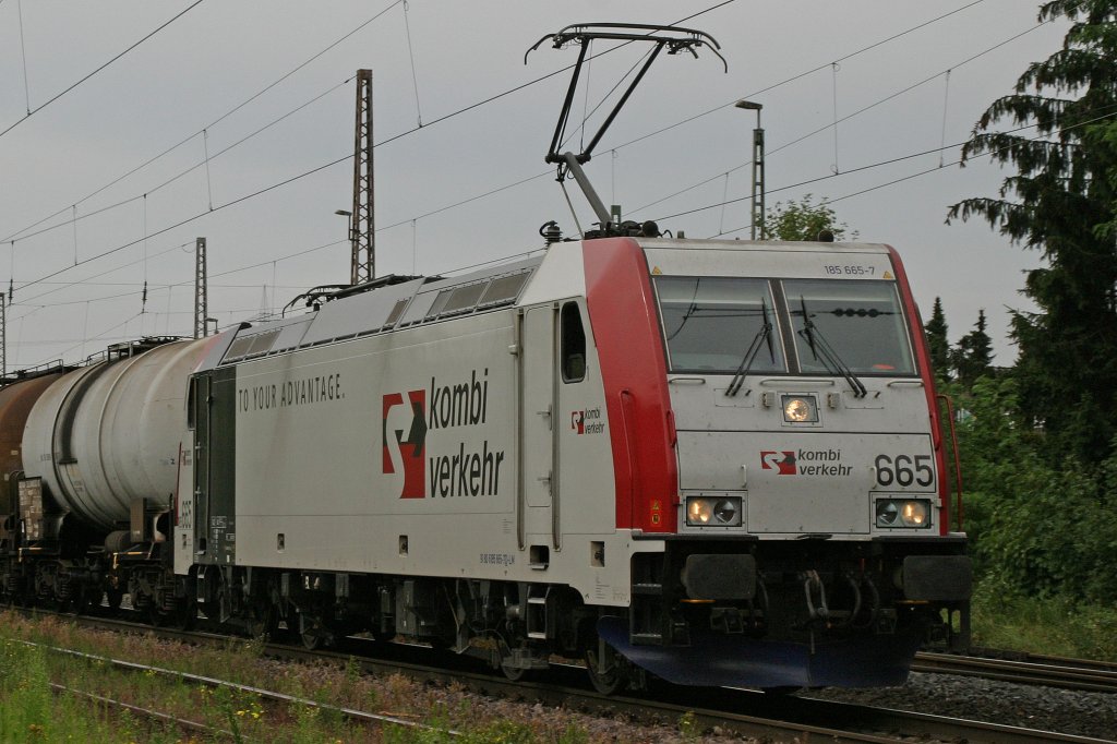 Lokomoion 185 665 mit Kewa am 10.7.11 in Ratingen-Lintorf