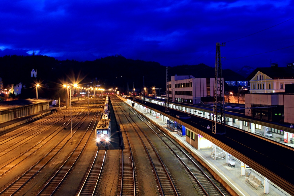 Lokomotion 186.105 mit Gterzug in Kufstein. 14.12.2011