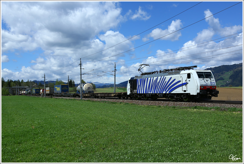 Lokomotion 189 917 fhrt mit dem STEC 43562 von Tarvisio nach Hohenau.
Zeltweg 28.4.2013