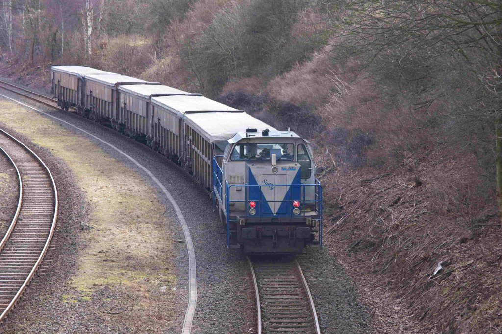Lokomotive Sally der Rurtalbahn rangiert gerade mit ihrem Bleierz Zug in Stolberg Hammer 
27.02.2010