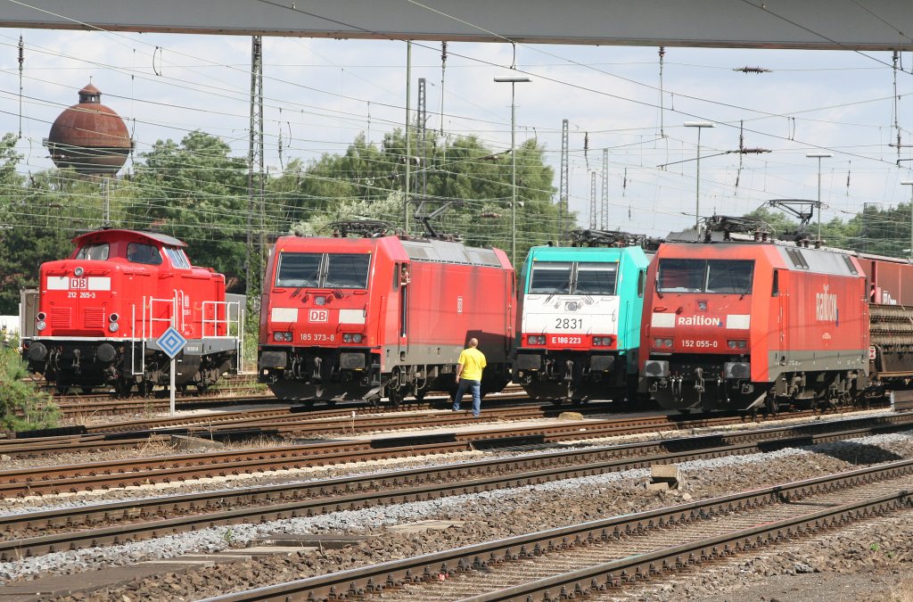 Lokparade am 15.7.10 in Duisburg Entenfang:212 265,185 373,2831 und 152 055