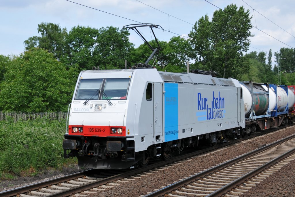Lokportr�t der 185 639-2 von Railpool mit Rurtalbahn Cargo Beklebung. Aufgenommen am 28/05/2011 bei Unkel.