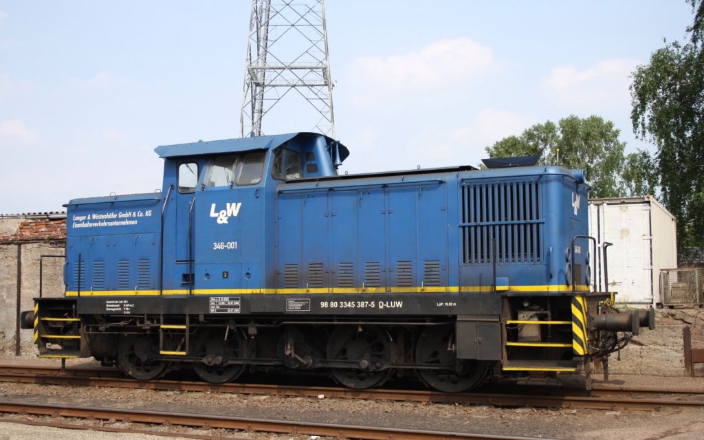 Lokportrt:  345 387-5 L&W am 21.5.2011 im Magdeburger Hafen