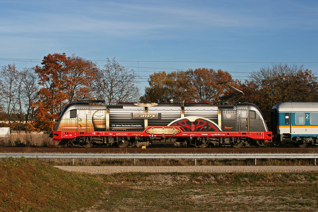 Lokportrait von 183 001. Aufgenommen am 29.10.2010 bei Mnchen-Feldmoching.