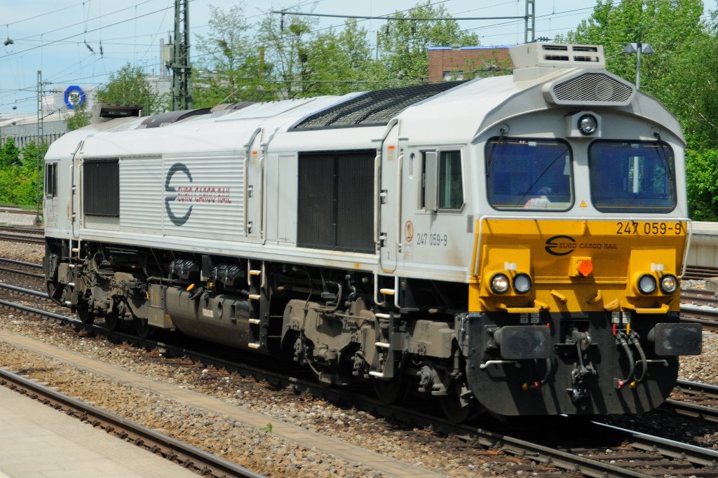 Lokportrait von 247 059-9, CLASS 77, der Euro Cargo Rail am Mnchner Heimeranplatz auf Solofahrt. (11.05.2012)