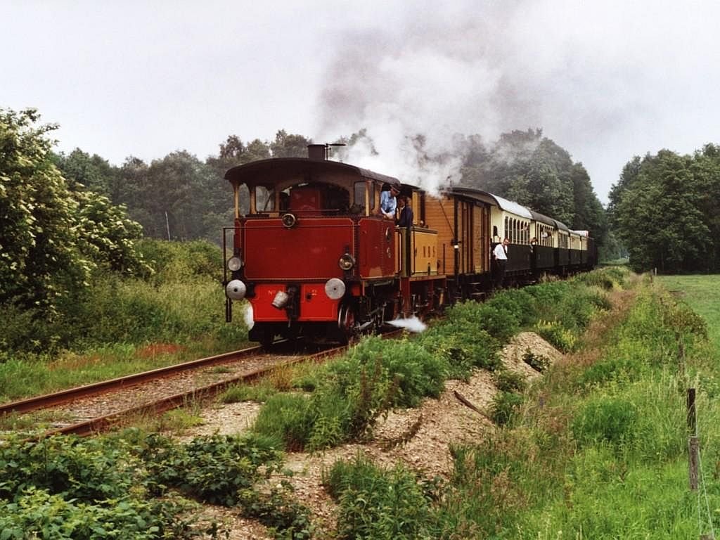 Loks 2 + 6 der MBS mit Dampfzug 309S Boekelo-Haaksbergen bei Bad Boekelo am 1-6-2000. Bild und scan: Date Jan de Vries.