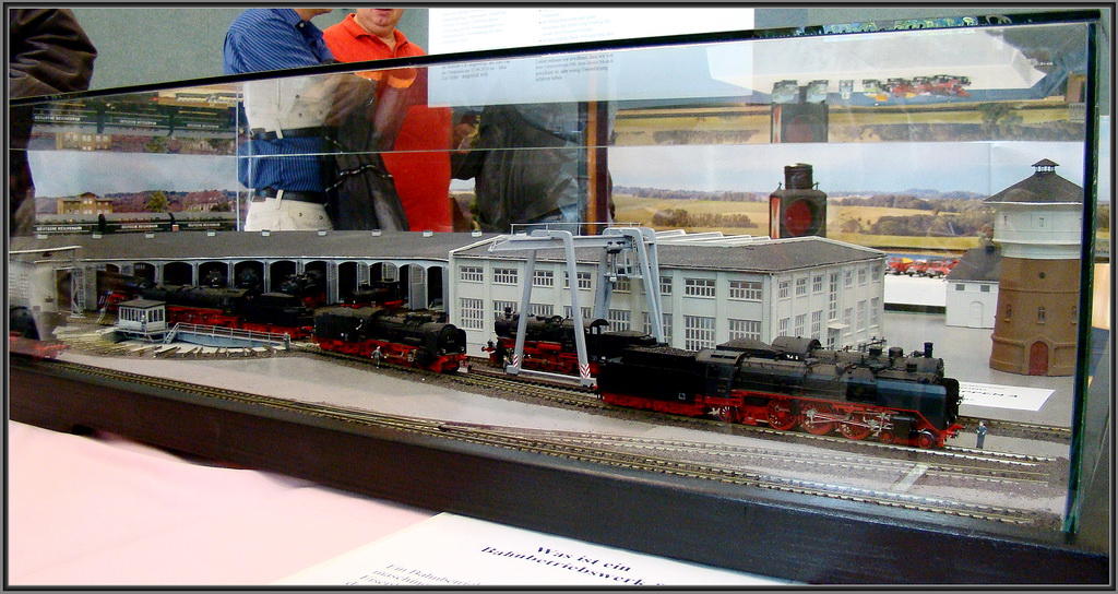 Lokschuppen 3 Stralsund- Viel Schwei kostete es, bevor das Modell so bei der Ausstellung zum  57.MOROP-Kongress  in Stralsund gezeigt werden konnte.