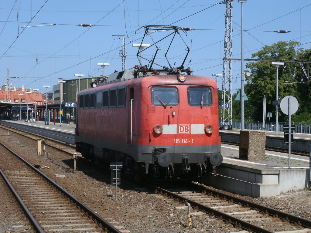 Lokwechsel am 16.Juli 2011 in Stralsund.115 114 brachte den EC 379,Binz-Brno,von Binz bis Stralsund und bergab ihn weiter an 101 020 die den EC bis Dresden brachte.