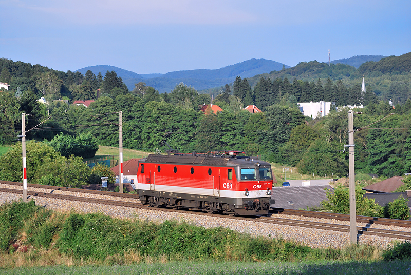Lokzug 1144 279 kurz vor Drrwien Richtung St.Plten am 11.8.2010.