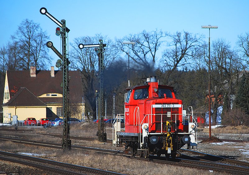Lokzug 363 711 von Mhldorf kommend in Tling am 25.2.2010.
