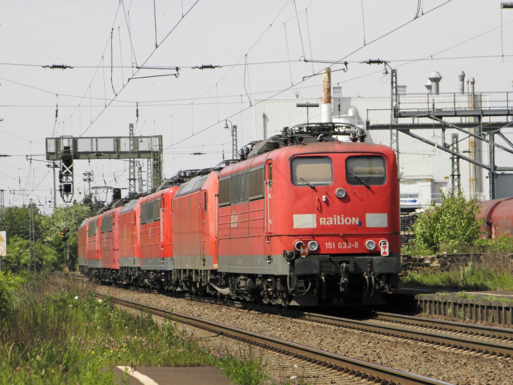 Lokzug bestehnd aus 3x Br 185 und 4x Br 151 in Knigswinter am 7.5.2011