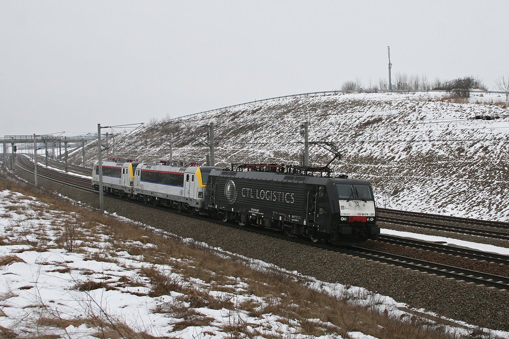 Lokzug mit CTL 189 207 sowie den belgischen Loks 1833 und 1834. Aufgenommen am 13.03.2010 bei Hebertshausen.