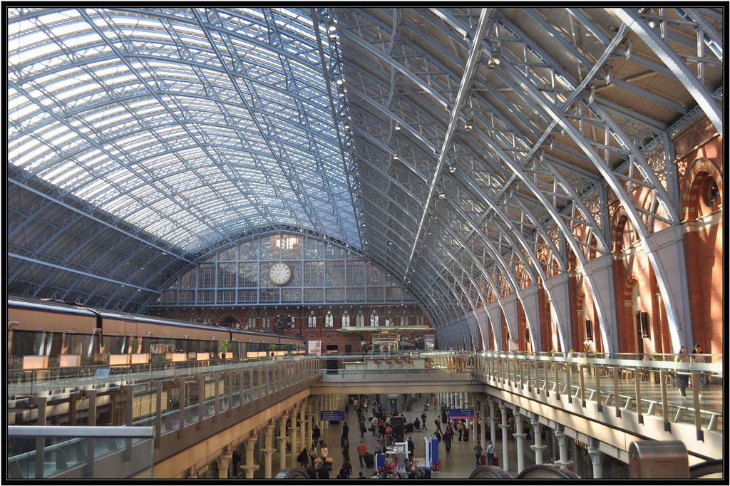 London St.Pancras ist ein sehr representatives Gebude als Eingangstor fr die Insel. Das gilt selbstverstndlich auch fr Passagiere die abreisen auf den Kontinent. (09.09.2012)