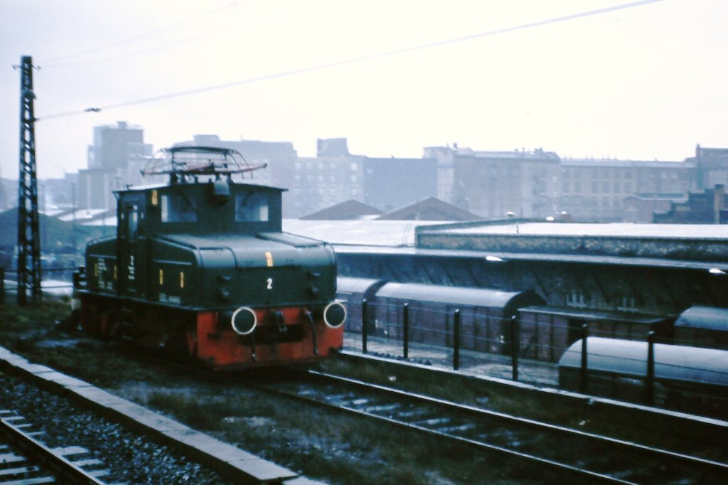 LPD Berlin Nr. 2, aufgenommen 1969 aus der fahrenden S-Bahn kurz vor dem Ostbahnhof.