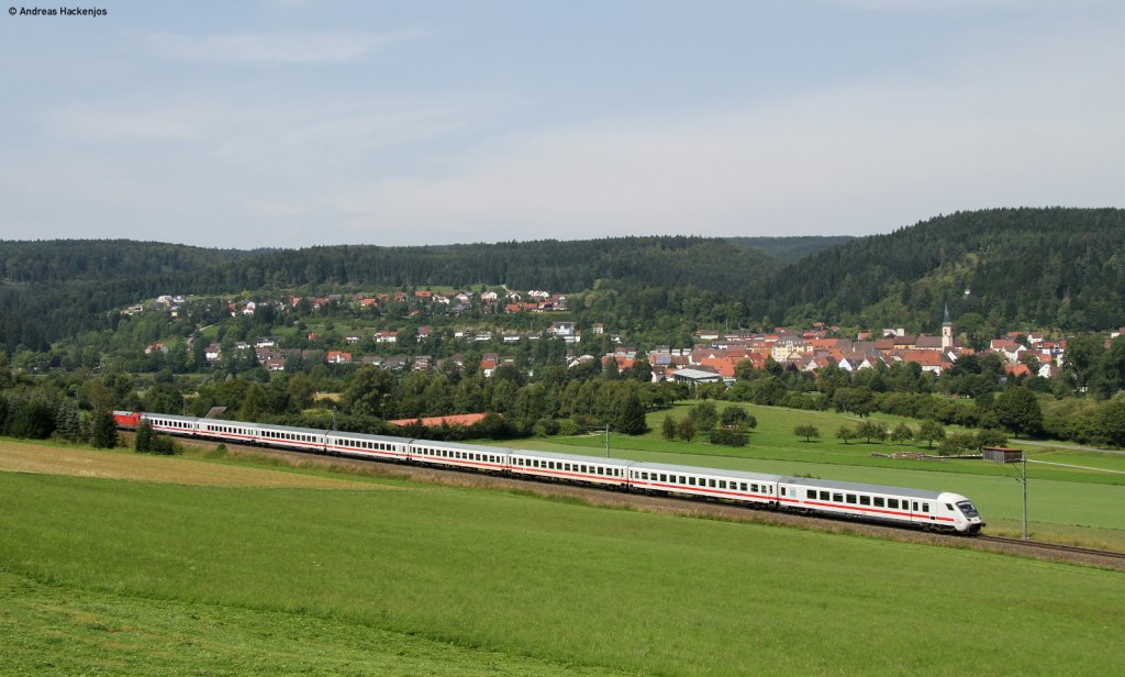 Lr ***** (Konstanz o. Singen-???) mit Schublok 101 037-0 bei Mhringen. Dies war die Garnitur vom IC 2004 (Konstanz-Emden Hbf) die wegen eines PU nicht verkehrte:bei Mhringen 21.8.11