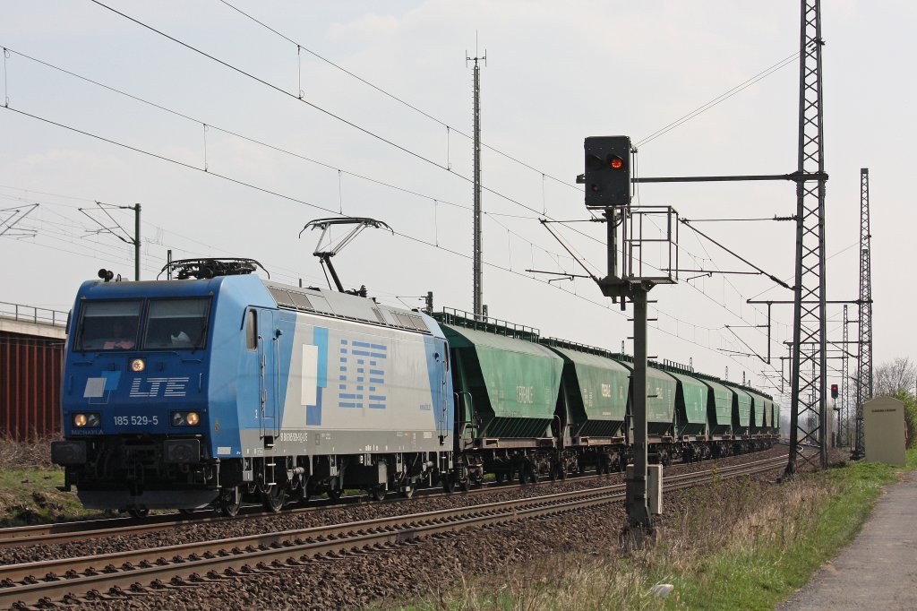 LTE 185 529  Michaela  am 3.4.12 mit einem Getreidezug bei der Durchfahrt durch Porz Wahn.