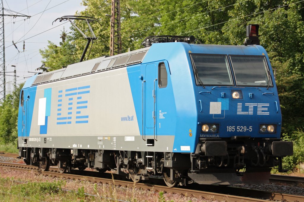 LTE 185 529  Michaela  rast am 13.5.11 durch Ratingen-Lintorf.