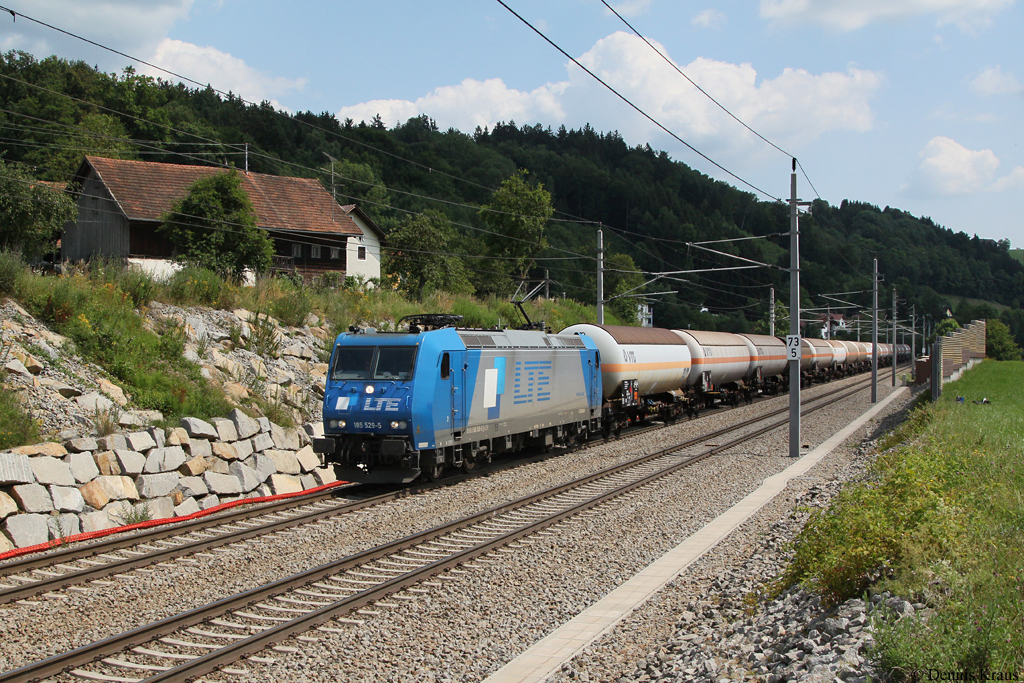 LTE 185 529 mit einem Kesselwagenzug am 13.07.2013 bei Wernstein.
