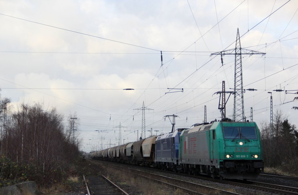 LTE 185 606 und MGW 185 642 ziehen ihren G�terzug durch Ratingen-Lintorf (18.12.2011) 