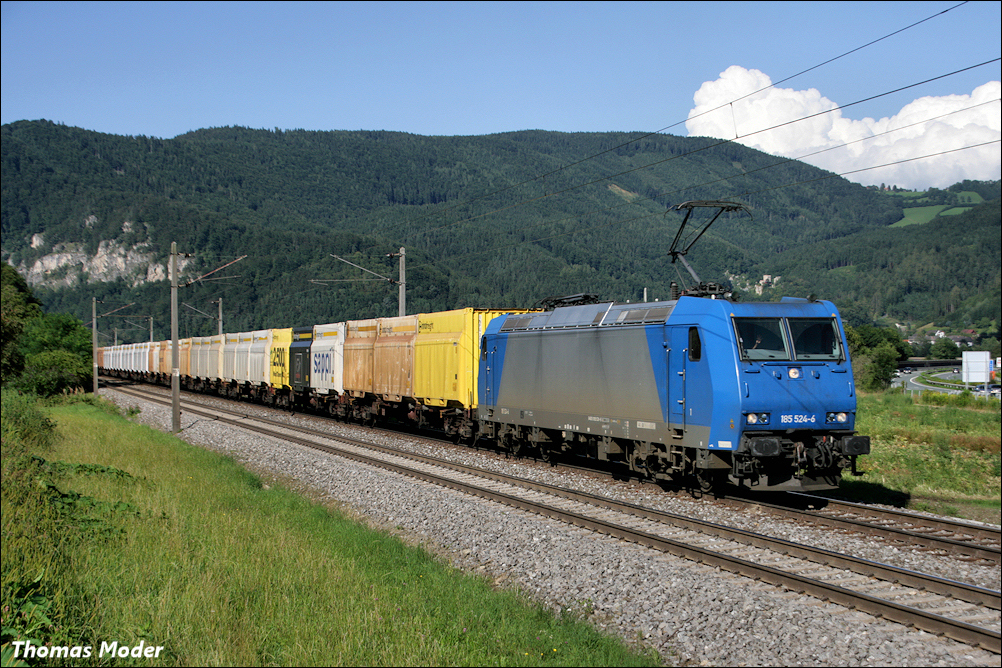 LTE 185.524, seit 1-2 Wochen wieder im Einsatz bei der LTE, bespannte am 16.08.2010 den Hackschnitzelzug SKGAG 41384 von Breclav pred nach Gratwein und konnte unter der ersten greren Quellwolke des Tages nahe Peggau-Deutschfeistritz aufgenommen werden.