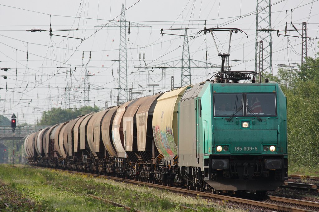 LTE Mietlok 185 609 am 21.5.12 mit einem Getreidezug in Ratingen-Lintorf.