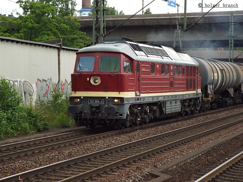 ludmilla 132 004 fuhr am 24.06.13 mit einen tankzug durch harburg