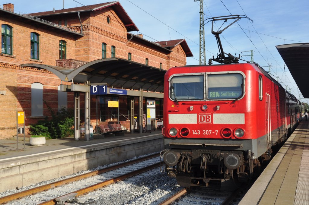 LÜBBENAU/Spreewald/LUBNJOW/Błota (Landkreis Oberspreewald-Lausitz), 23.09.2010, 143 307-7 als RB14 nach Senftenberg im Bahnhof Lübbenau/Spreewald bzw. Lubnjow/Błota