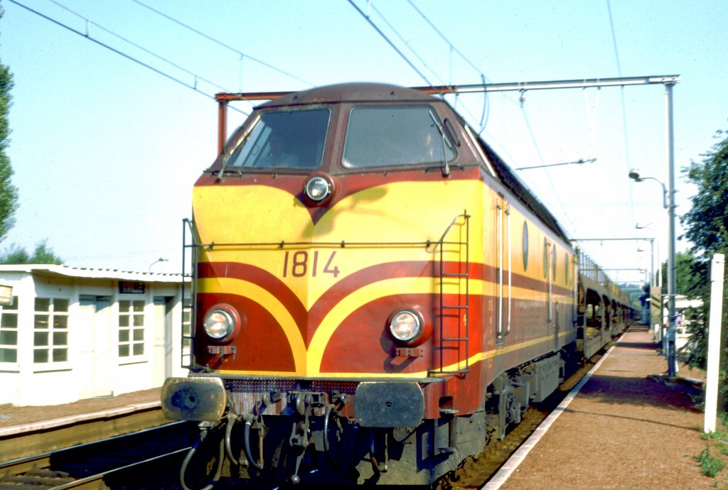 Luxemburg, CFL Diesellok 1814 auf der Strecke Luxemburg - Arlon (B) - Namur. Scan eines Dias aus dem Jahr 1975.