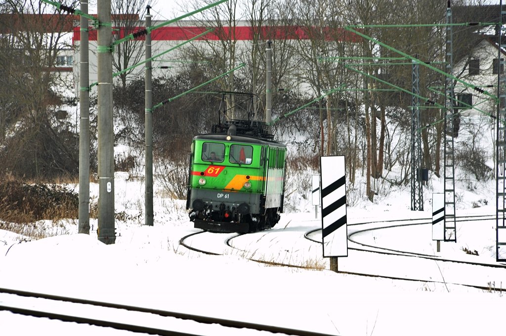 Lzz kommt DP 61 aus Richtung Rostock am 22.02.2010 zum Bf Stralsund Rgendamm