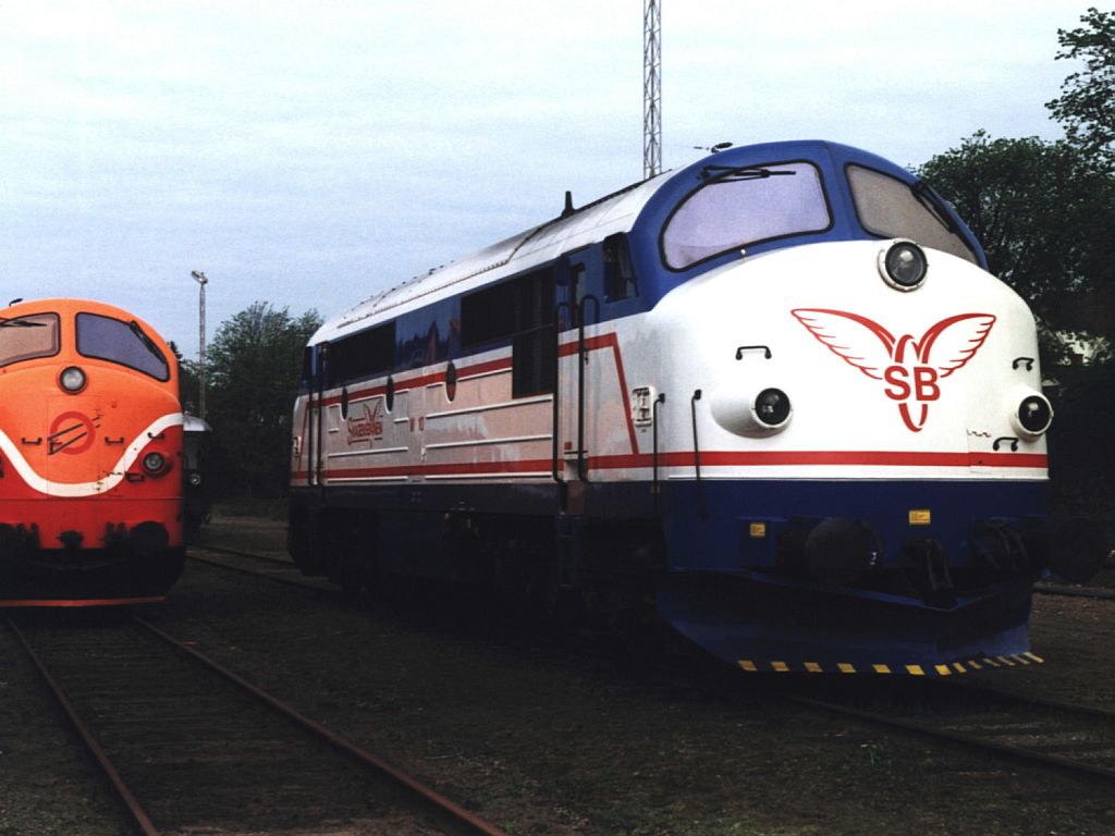 M 10 (NoHAB 1962, ehemalige DSB MX 1038) der Skagensbanen auf Bahnhof Randers am 15-5-1999. Bild und scan: Date Jan de Vries.