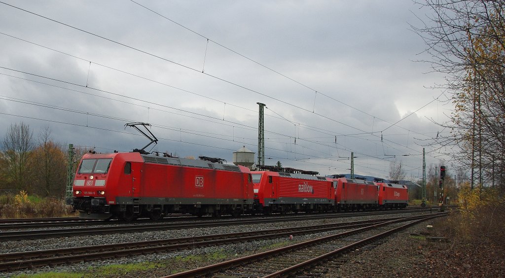 m 10.1.2010 f�hrte 185 066-8 diesen kurzen Lokzug in Richtung Norden an. Die drei mitgef�hrten Loks waren: 189 056-5, 185 006-4 und 152 25-1. Aufgenommen in Eschwege West.