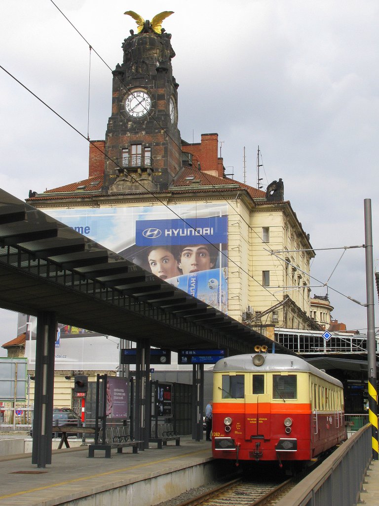 M262.1117 am 16.10.'10 in Praha hl.n. als Oz nach Praha-Zlitcn