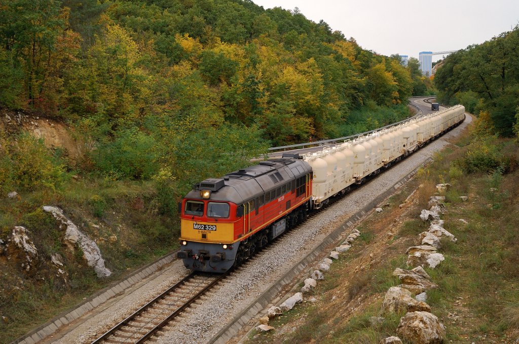 M62 329 mit Kalkzug bei Eger (13.10.2009)